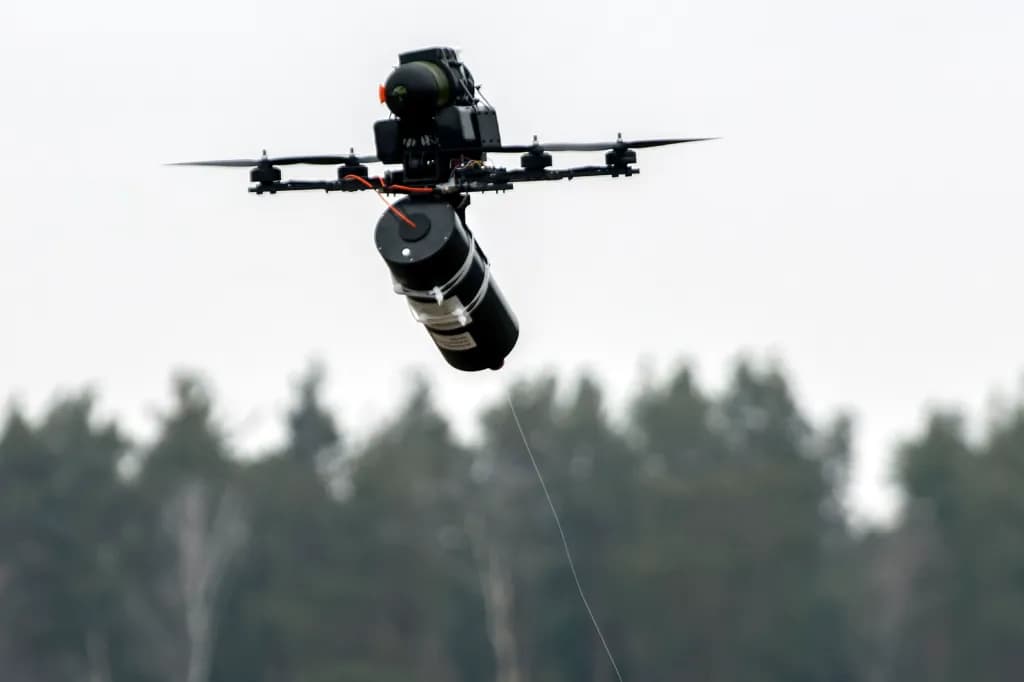 FPV Drone Cáp Quang Tại Chiến Trường Ukraine: Ưu Thế Tác Chiến Và Rào Cản Sản Xuất